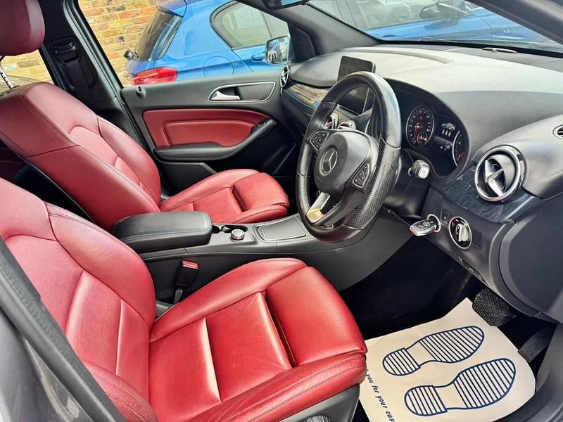 Begagnad Mercedes B220 Exclusive 2018 Grå Minibuss