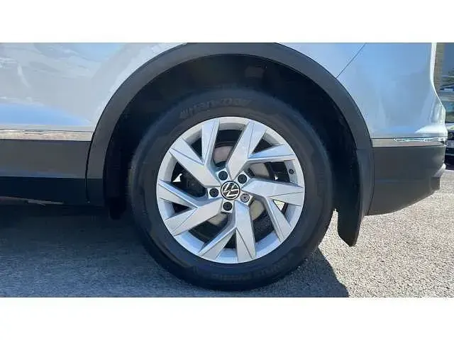Begagnad VW Tiguan Life 150 HK (110 kW) 2021 Silver SUV