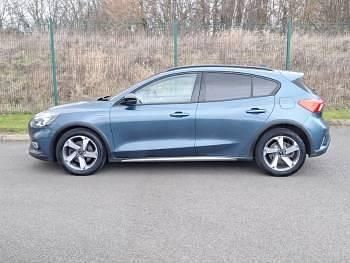 Used Ford Focus Active 125 HP (91 kW) 2020 Blue Hatchback