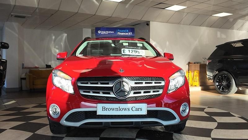 Used Mercedes GLA200 SE 156 HP (114 kW) 2018 Red SUV