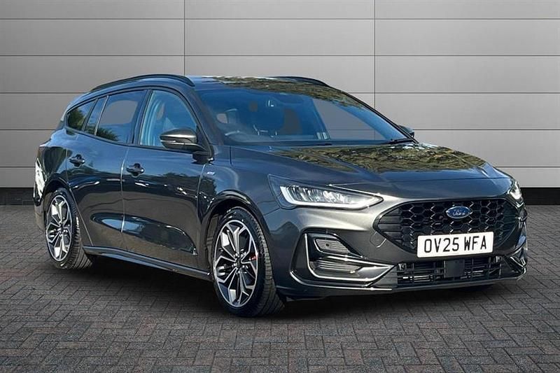 Magnetic Used 2025 Ford Focus ST-Line X Estate | £24,490 (Expensive) - Image 1/4