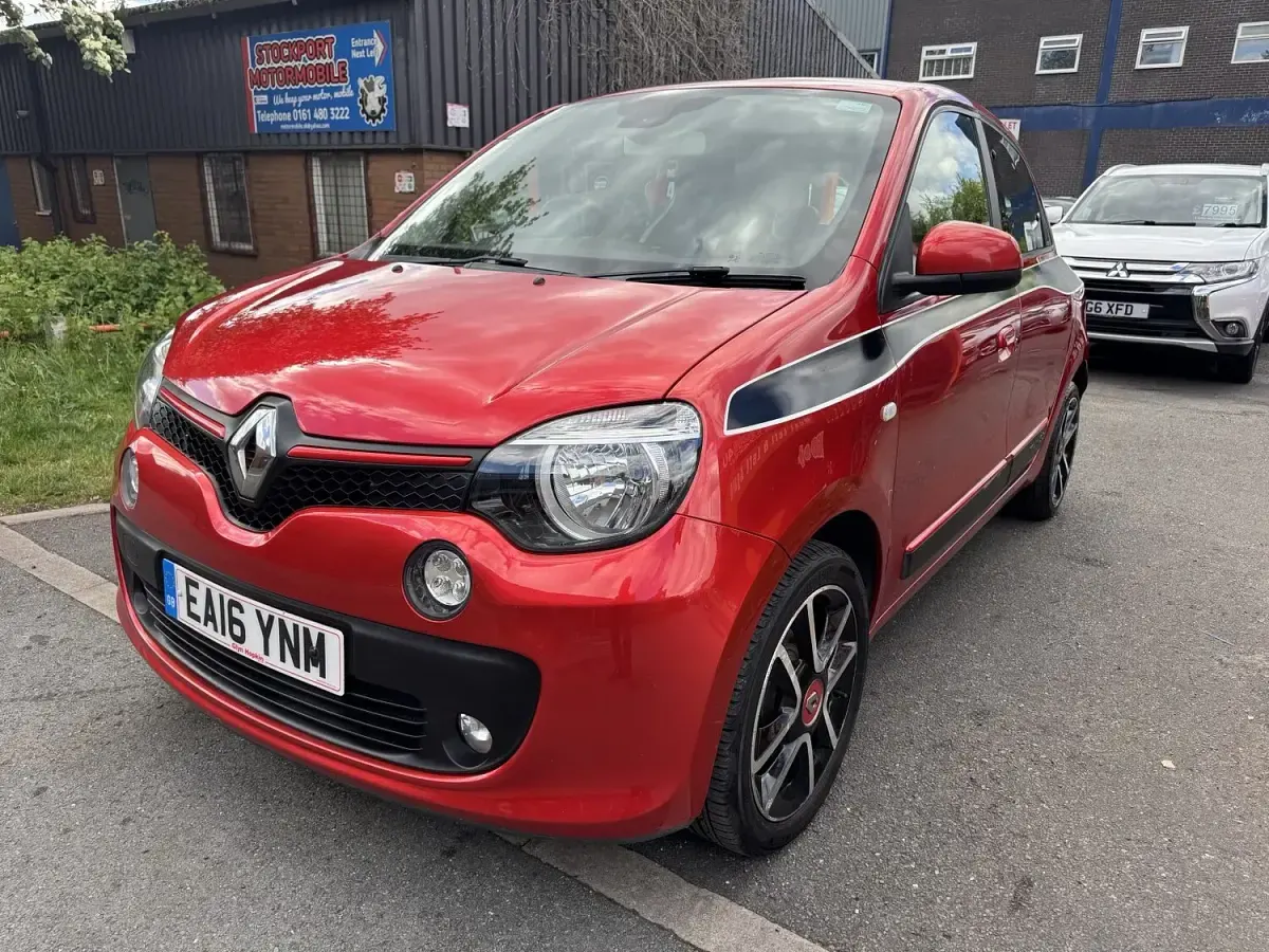 Used Renault Twingo Dynamique 90 HP (66 kW) 2016 Red Hatchback