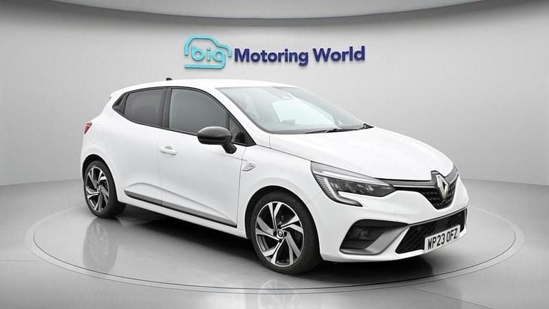 Used Renault Clio V RS Line 90 HP (66 kW) 2023 White Hatchback