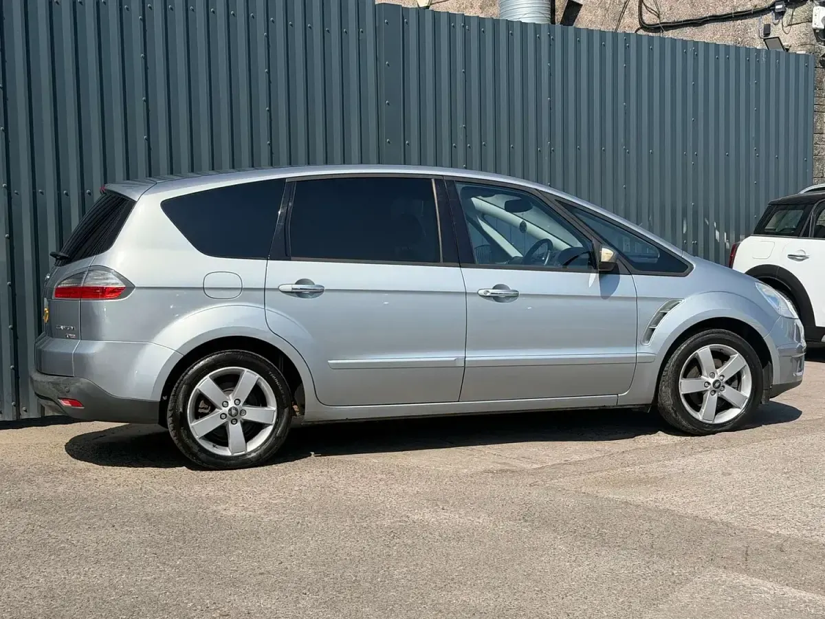 Used Ford S-MAX Titanium 2009 Silver MPV