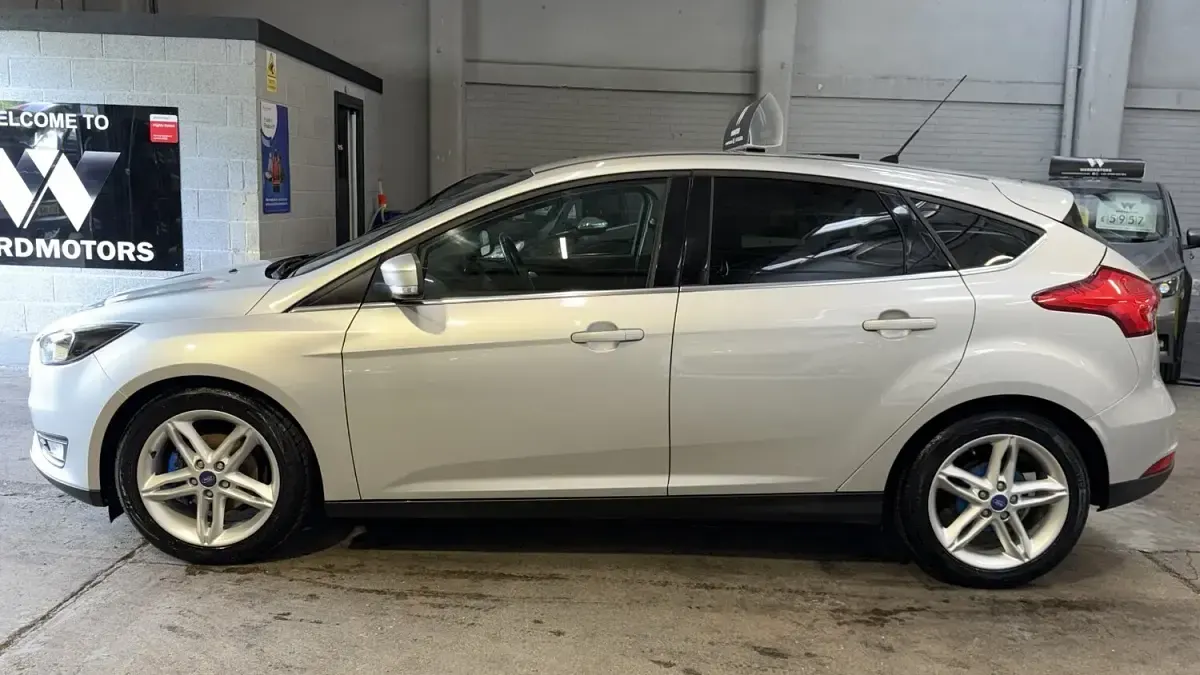 Used Ford Focus Zetec 120 HP (88 kW) 2016 Silver Hatchback
