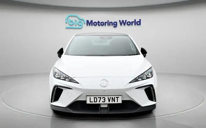 Begagnad MG MG4 EV Trophy 150 kW (204 HK) 2025 Halvkombi