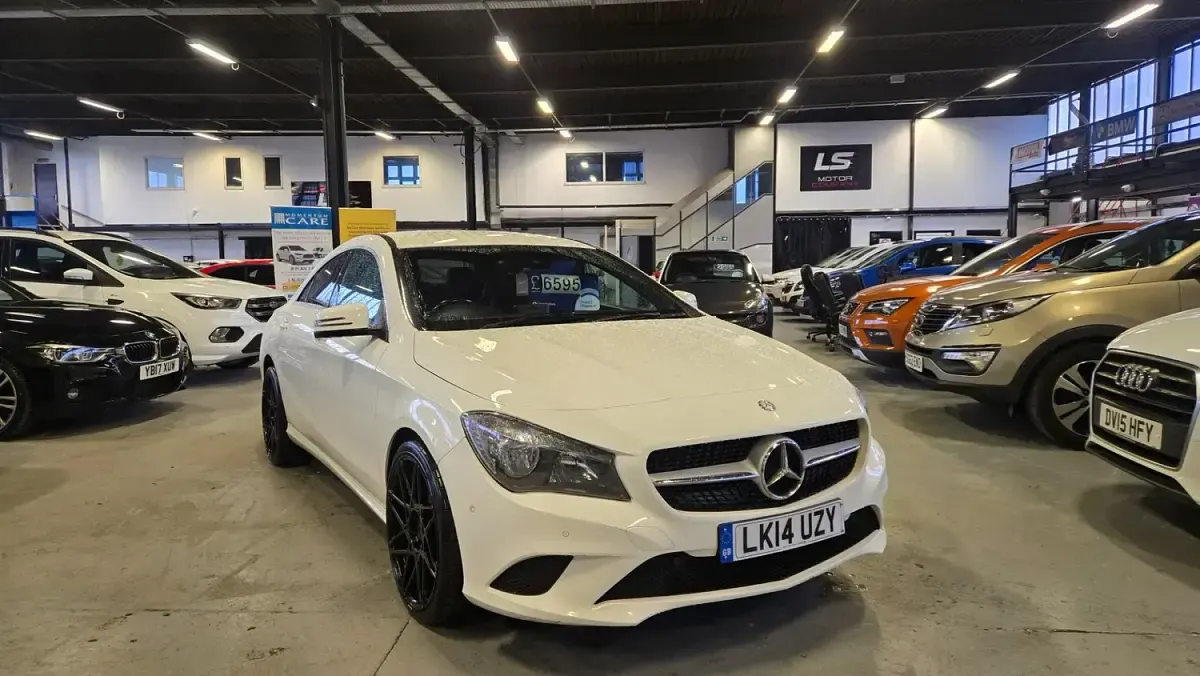 Used Mercedes CLA180 2014 White Sedan