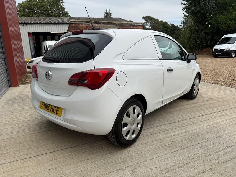 Used Vauxhall Corsa 95 HP (69 kW) 2018 White Van