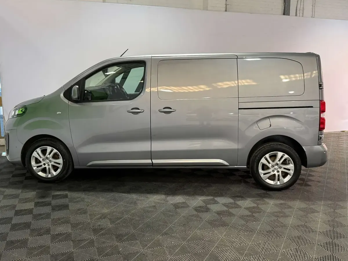 Usado Vauxhall Vivaro Edition 120 HP (88 kW) 2020 Cinzento Monovolume