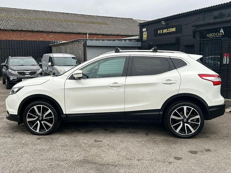 Used Nissan Qashqai Tekna 130 HP (95 kW) 2017 White SUV