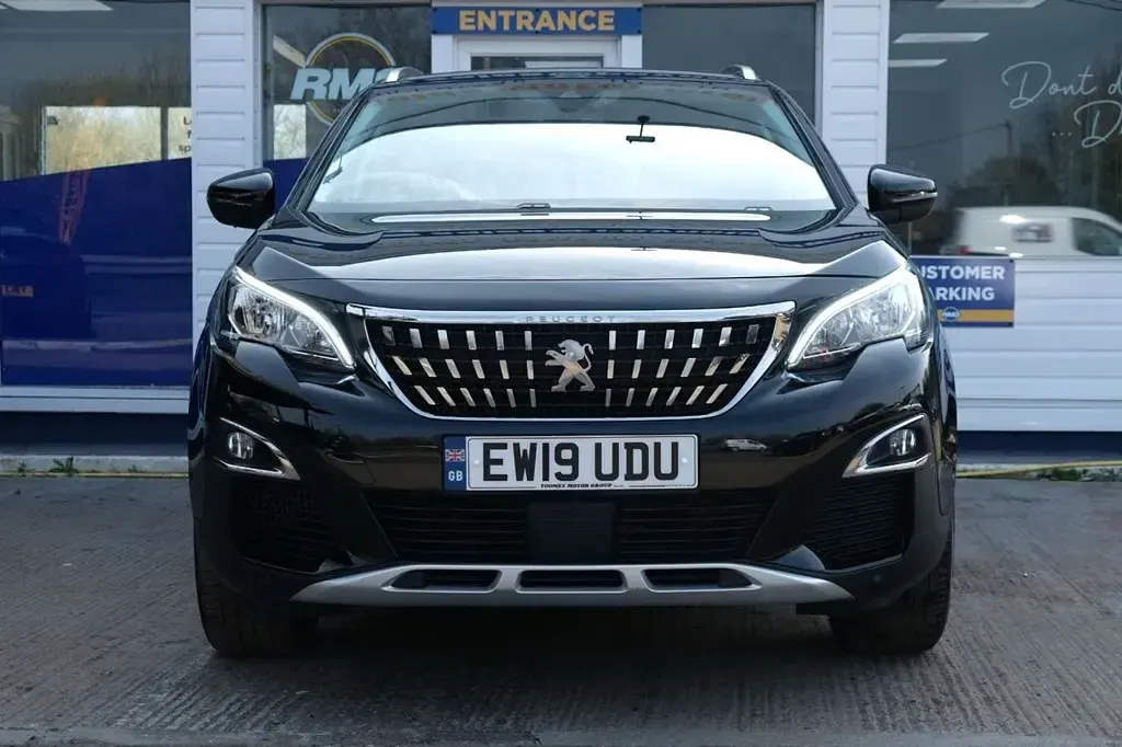 Used Peugeot 3008 Allure 131 HP (96 kW) 2019 Black Hatchback
