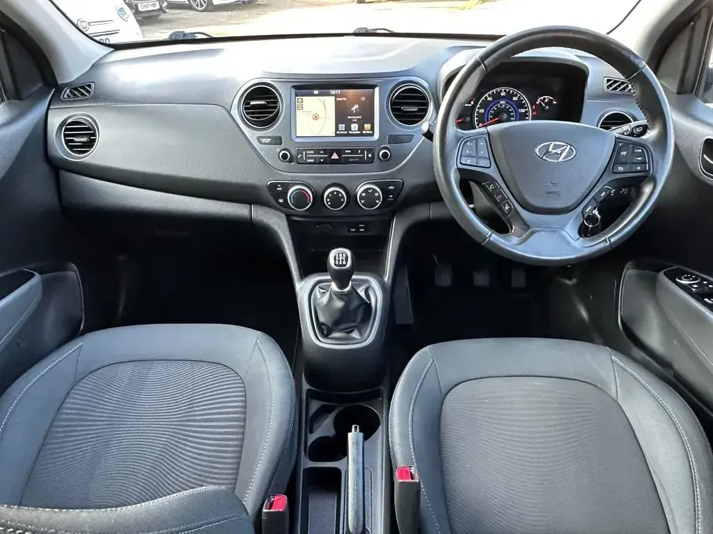Used Hyundai i10 100 HP (73 kW) 2019 Blue Hatchback