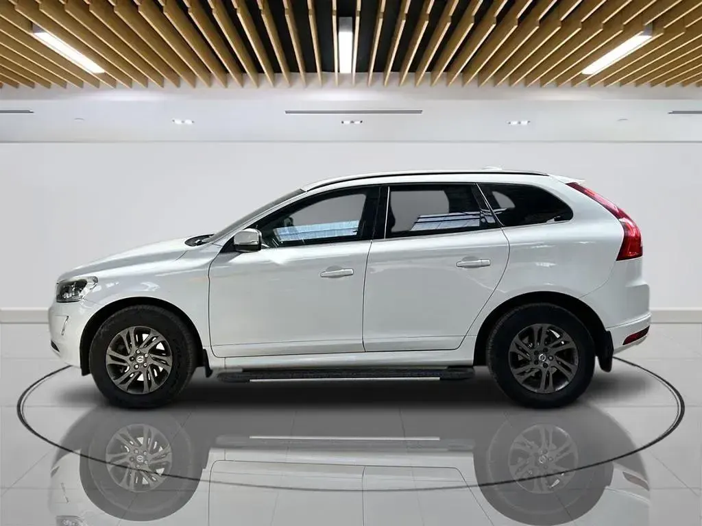 Used Volvo XC70 SE 181 HP (133 kW) 2015 White Estate