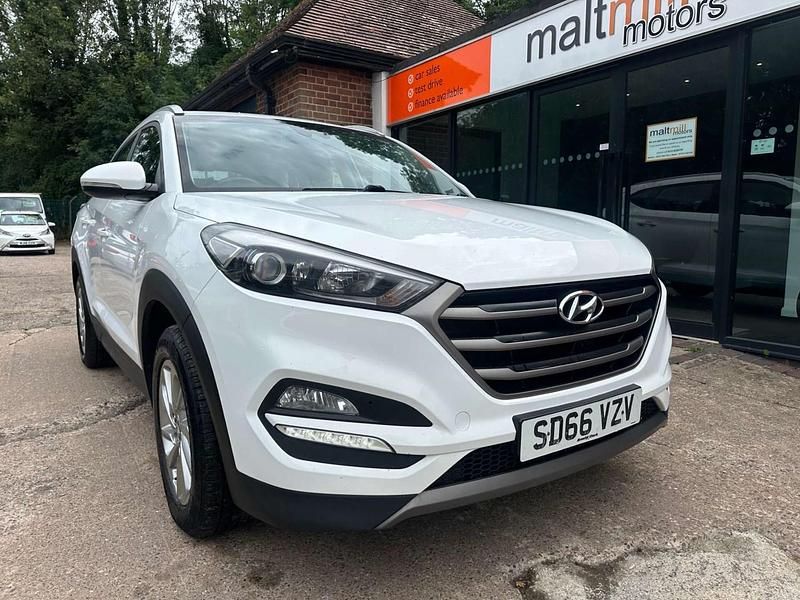 White Used 2016 Hyundai Tucson SE SUV | £6,495 (A bit pricey) - Image 1/4