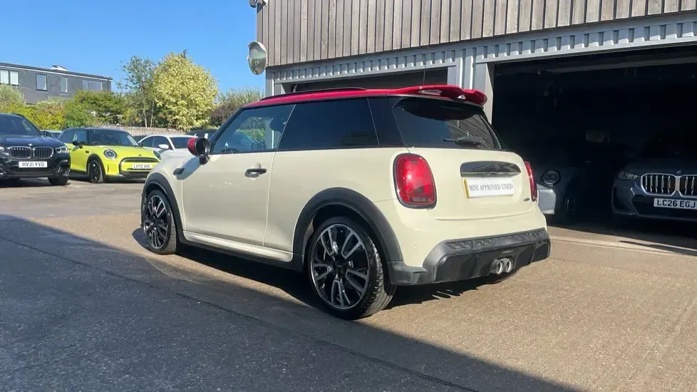 Used Mini John Cooper Works Hatch 231 HP (169 kW) 2021 White Hatchback