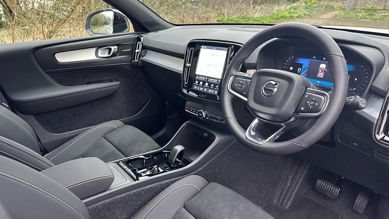 New Volvo XC40 Ultra 2026 White SUV