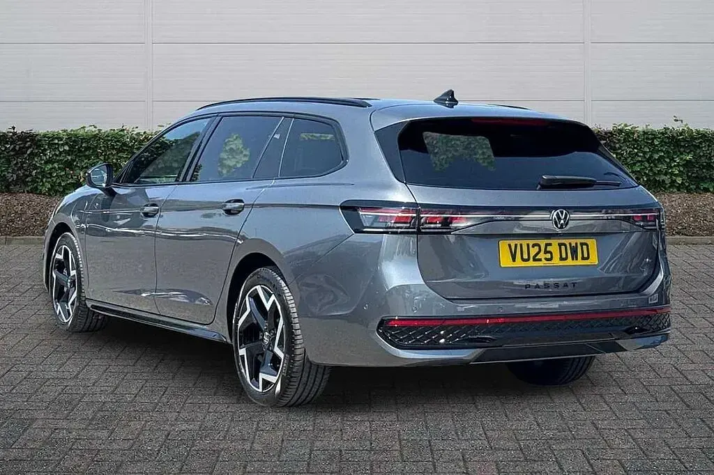 Used VW Passat 204 HP (150 kW) 2025 Estate