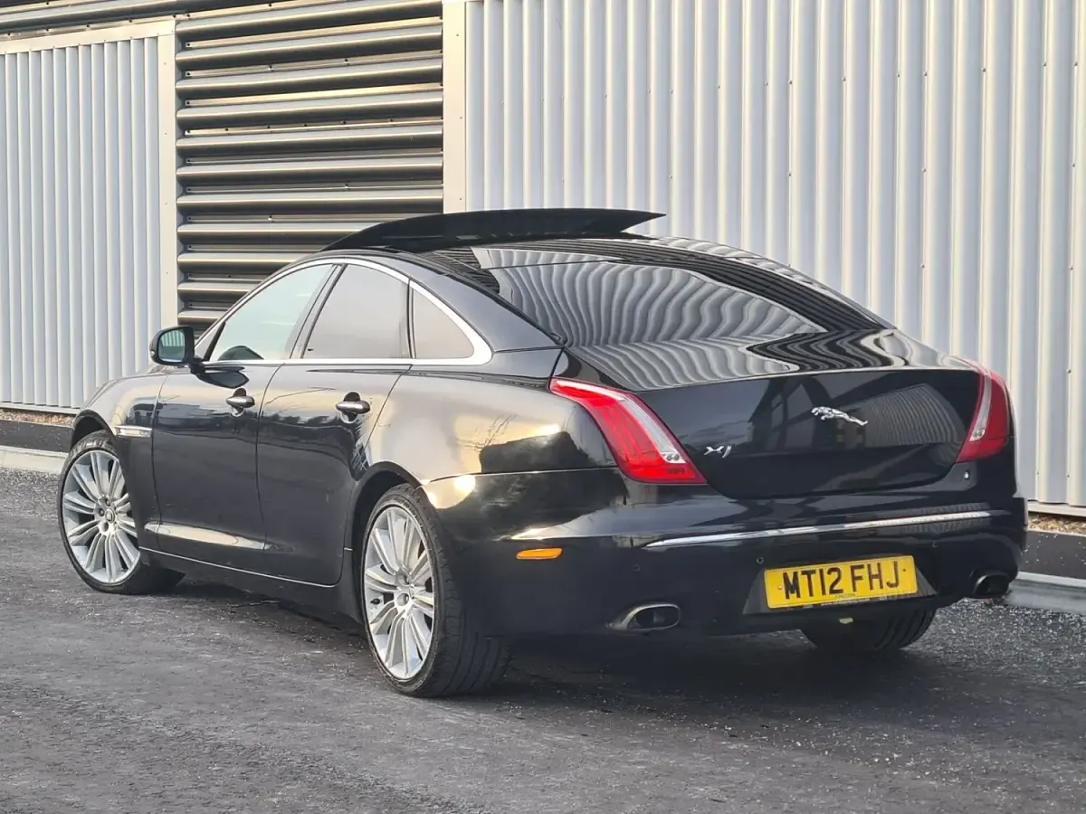 Used Jaguar XJ Portfolio 275 HP (202 kW) 2012 Black Sedan