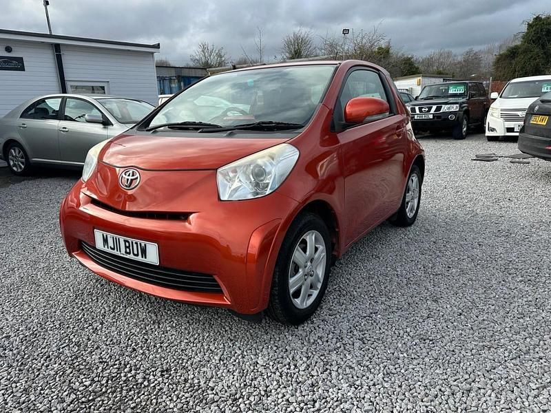 Used Toyota iQ 68 HP (50 kW) 2011 Red Hatchback