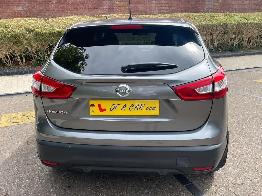Used Nissan Qashqai N-TEC 115 HP (84 kW) 2015 Grey SUV