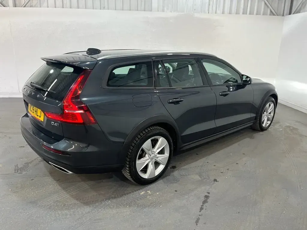 Used Volvo V60 CC Plus 190 HP (139 kW) 2019 Grey Estate