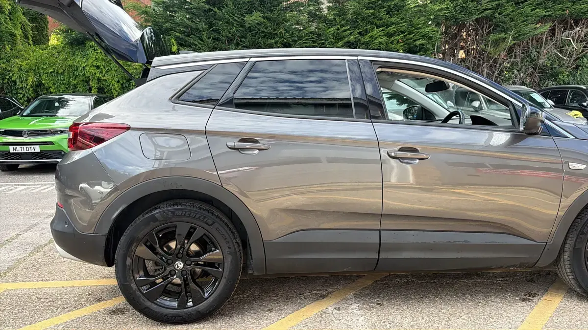 Used Vauxhall Grandland X SRi 131 HP (96 kW) 2021 Grey SUV