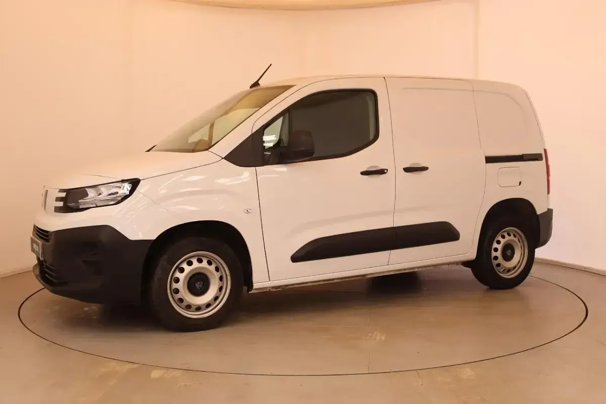 Used Peugeot Partner S 101 HP (74 kW) 2024 White MPV