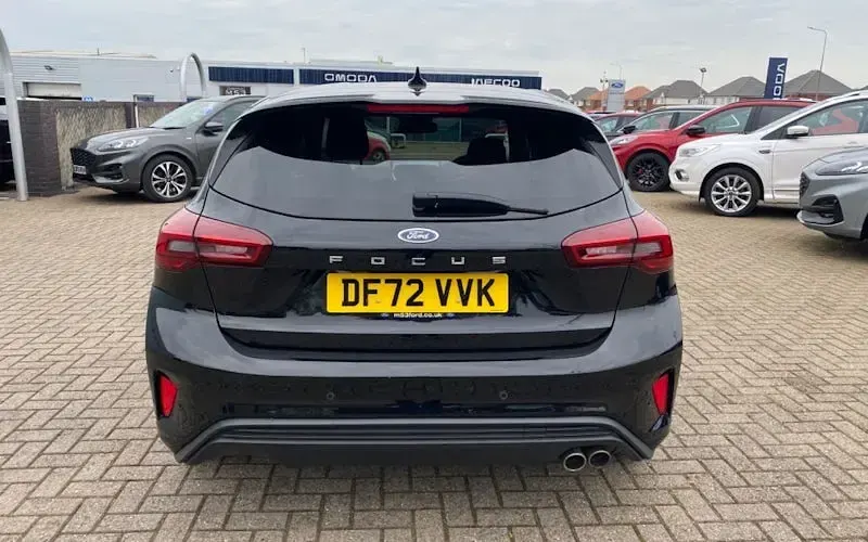 Usado Ford Focus ST-Line 125 CV (91 kW) 2023 Negro Utilitario