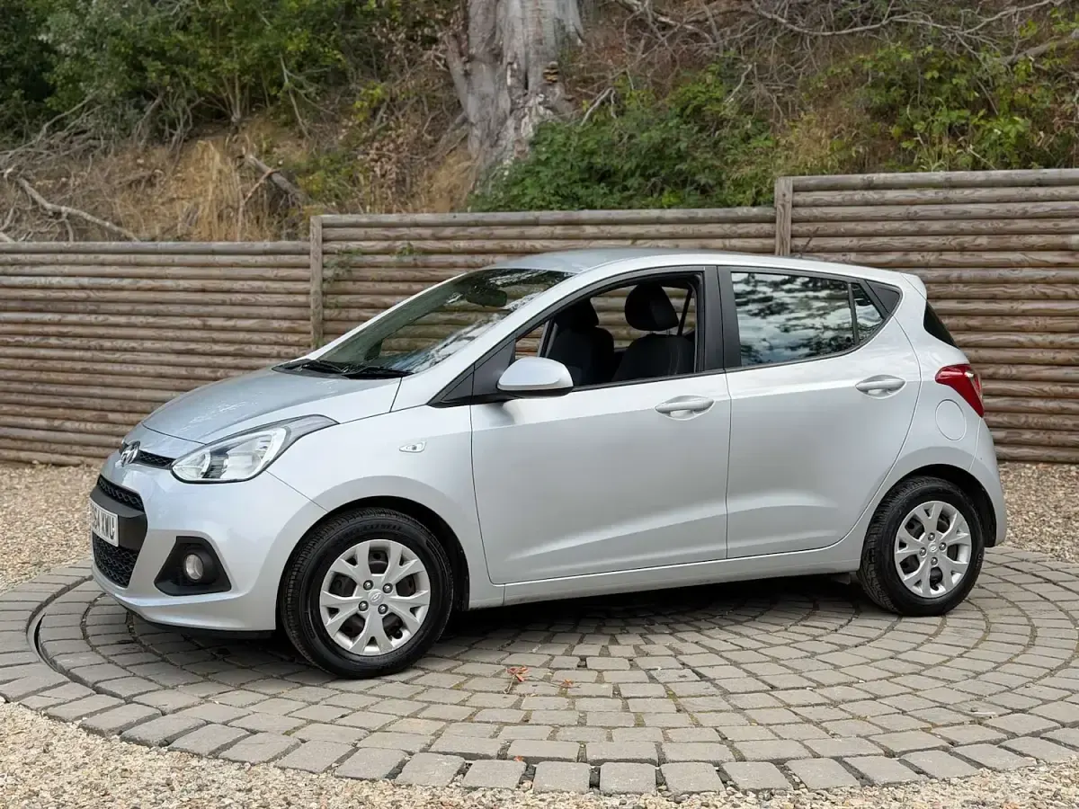 Used Hyundai i10 SE 87 HP (63 kW) 2014 Silver Hatchback