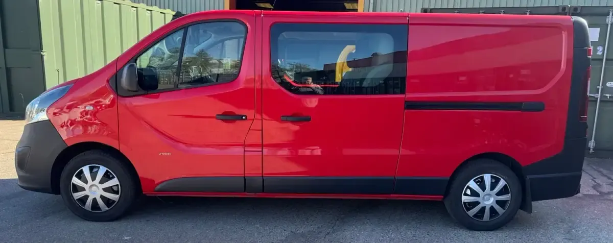 Second-hand Vauxhall Vivaro 115 CP (84 kW) 2015 Roșu