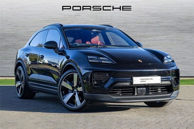 Black Used 2024 Porsche Macan SUV | £77,107 (Fair price) - Image 1/3