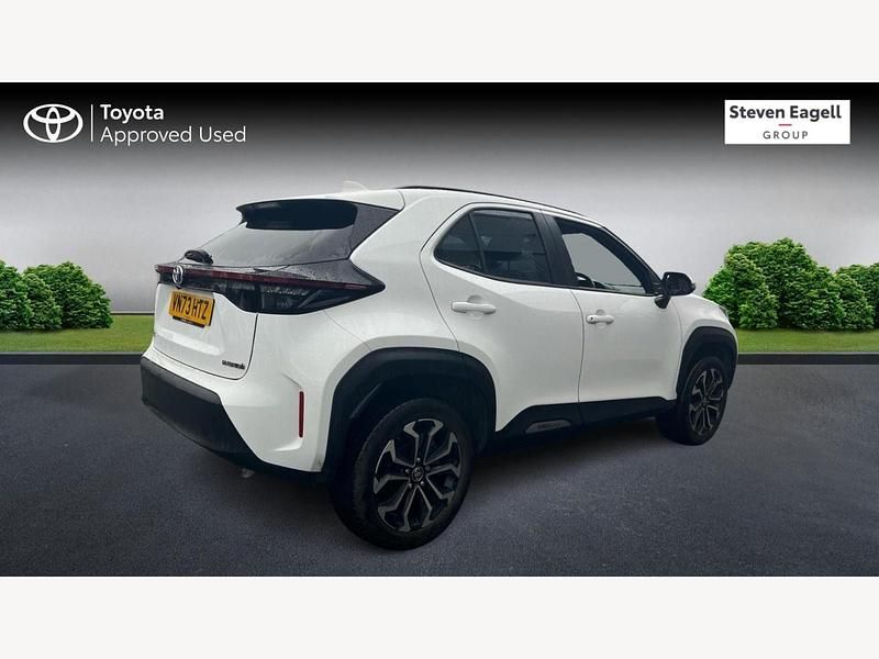 Used Toyota Yaris Hybrid Design 2023 White Hatchback