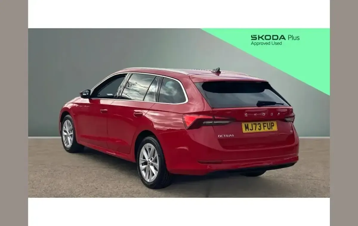 Used Skoda Octavia SE L 200 HP (147 kW) 2023 Red Estate
