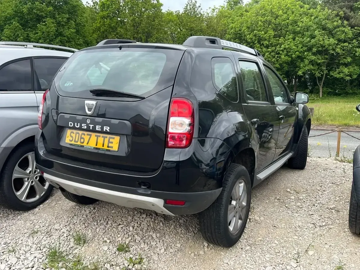 Begagnad Dacia Duster Lauréate 125 HK (91 kW) 2017 Svart SUV