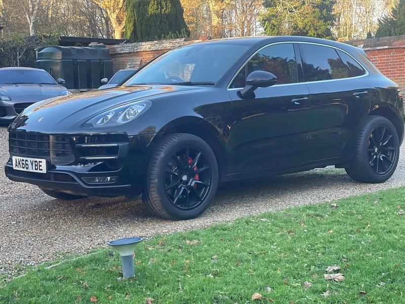 Used Porsche Macan Turbo 400 HP (294 kW) 2017 Black SUV