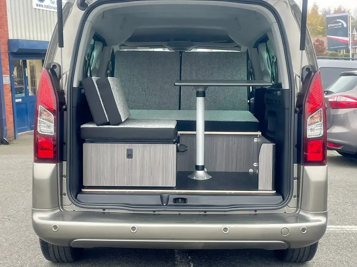 Used Citroën Berlingo Feel 110 HP (80 kW) 2018 Silver MPV