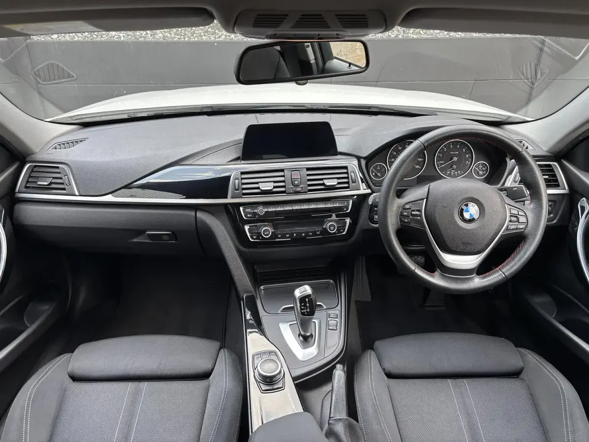 Used BMW 318 Sport Line 136 HP (100 kW) 2018 White Sedan