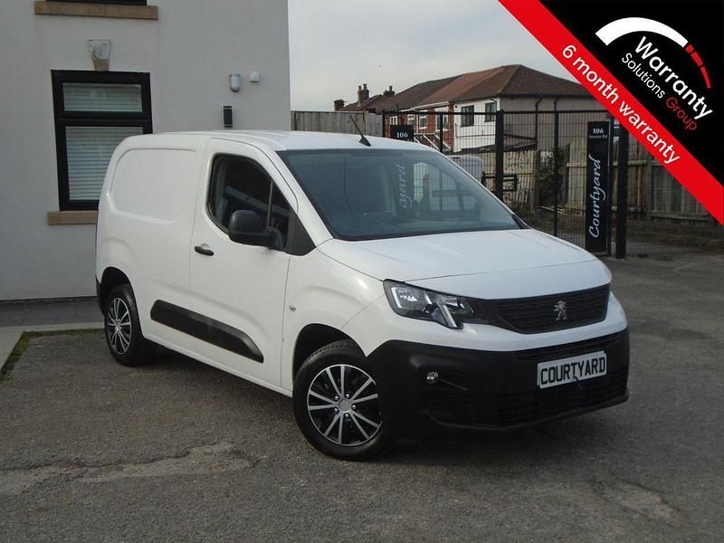 White Used 2019 Peugeot Partner MPV | £6,750 (Fair price) - Image 1/4