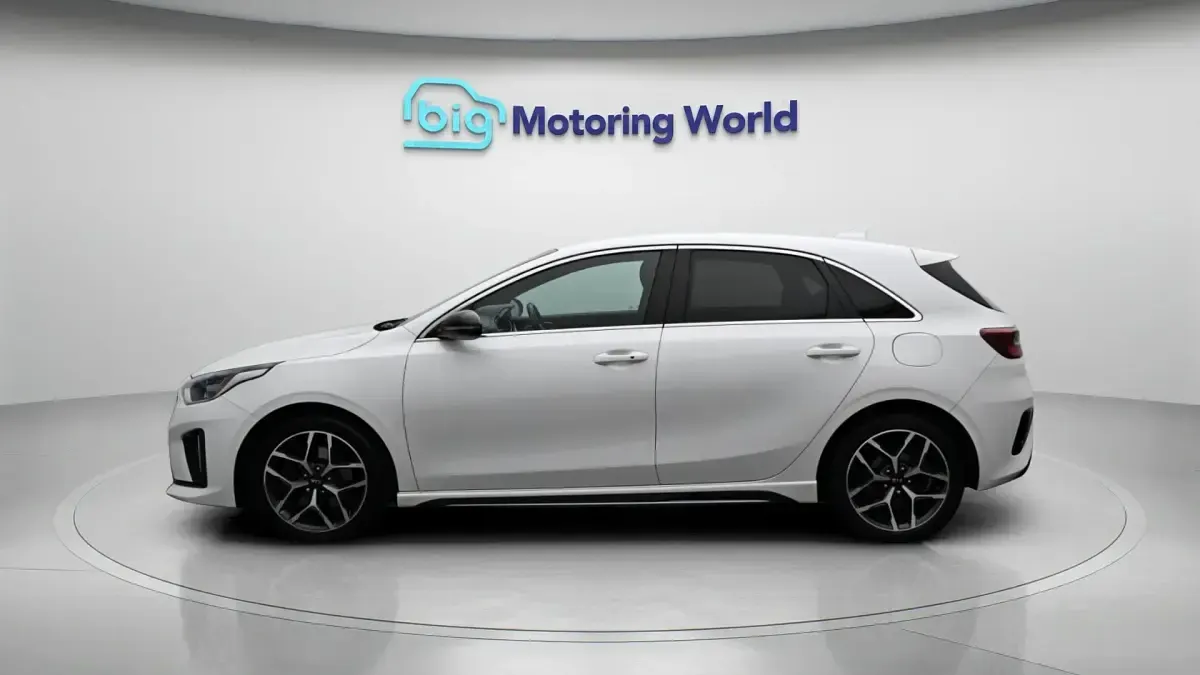 Used Kia Ceed GT-Line 158 HP (116 kW) 2021 White Hatchback