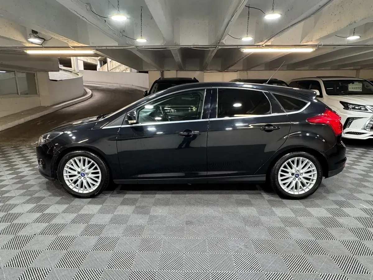 Used Ford Focus Zetec 2011 Black Hatchback