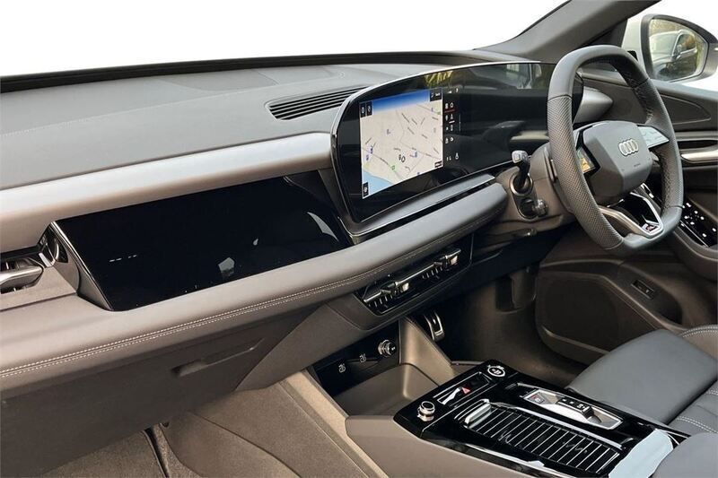 Used Audi Q6 e-tron S-Line 225 kW (306 HP) 2025 White SUV