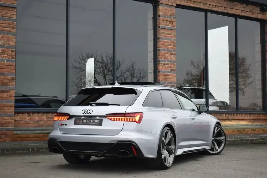 Begagnad Audi RS6 Comfort 600 HK (441 kW) 2020 Silver Kombi
