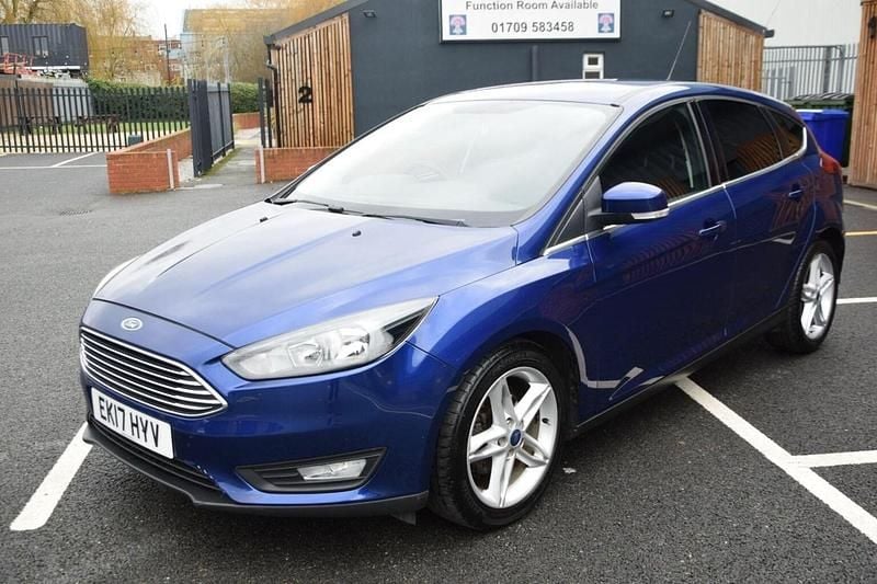 Used Ford Focus Zetec 120 HP (88 kW) 2017 Blue Hatchback