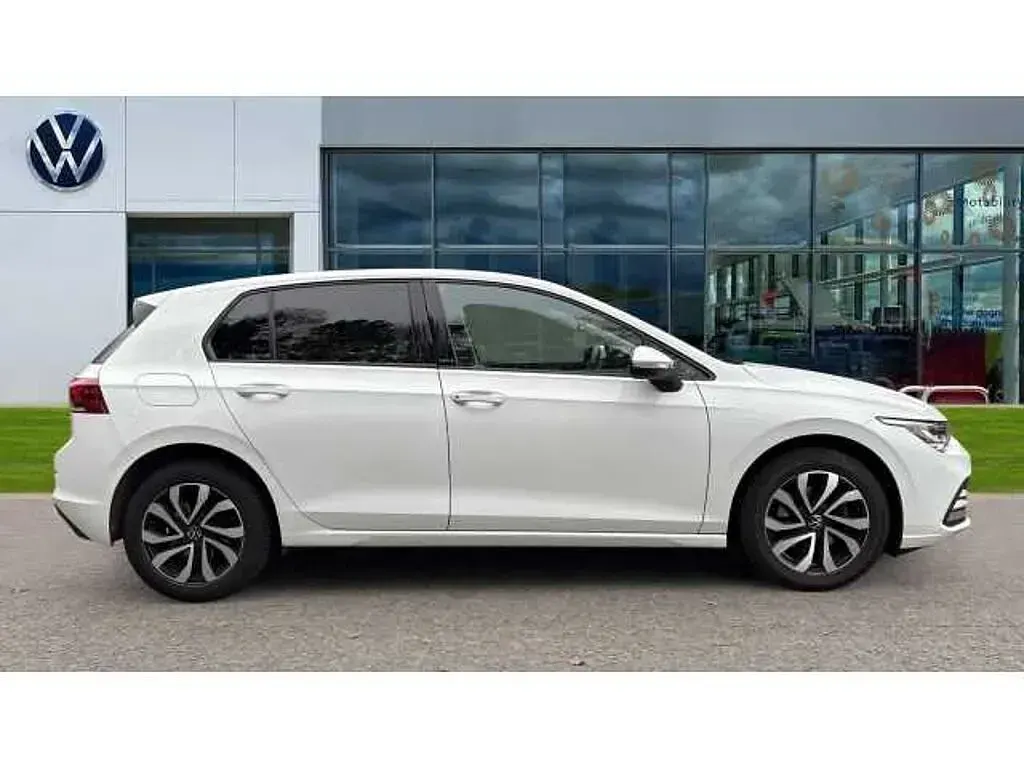 Used VW Golf VIII Active 130 HP (95 kW) 2022 White Hatchback