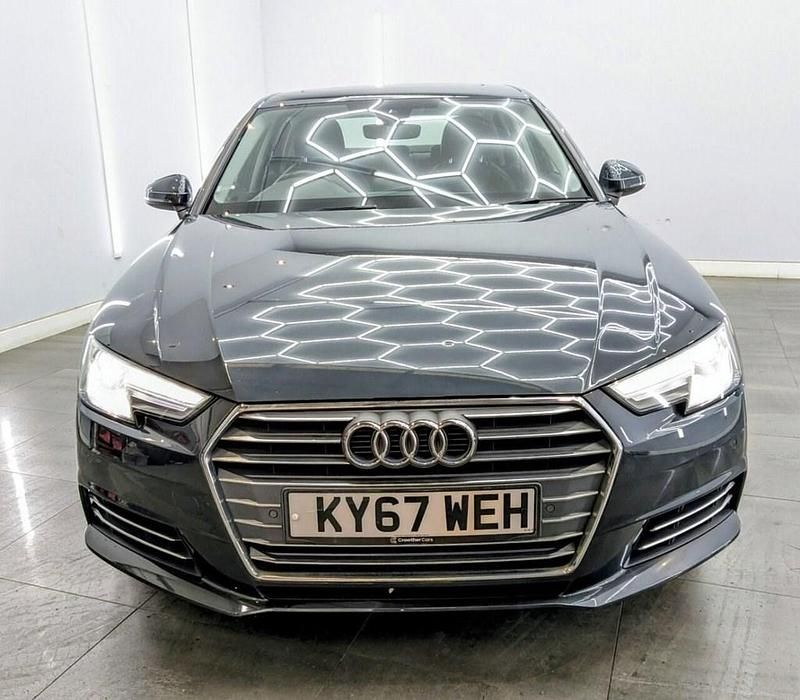 Begagnad Audi A4 Comfort 150 HK (110 kW) 2017 Grå Sedan