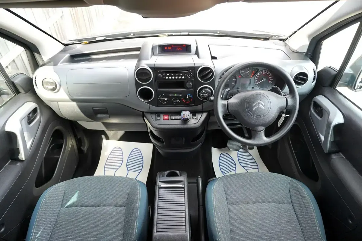 Used Citroën Berlingo Feel 100 HP (73 kW) 2018 Grey MPV