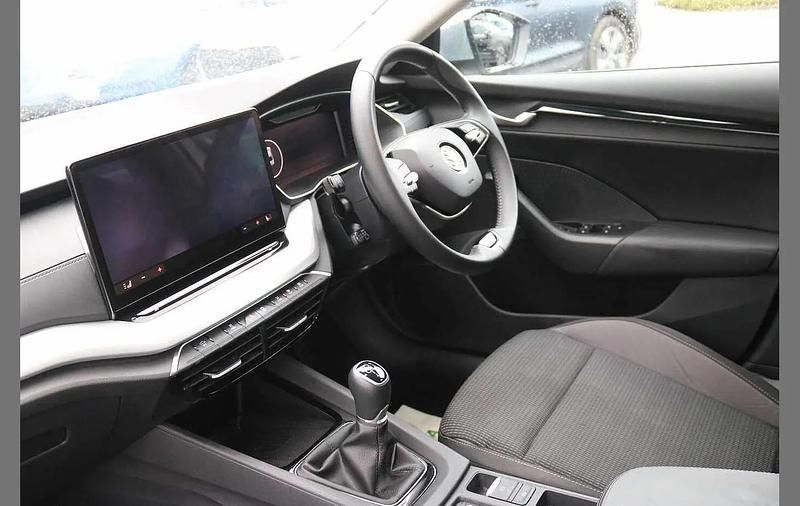 Used Skoda Octavia SE Technology 113 HP (83 kW) 2024 Brilliant silver metallic Hatchback