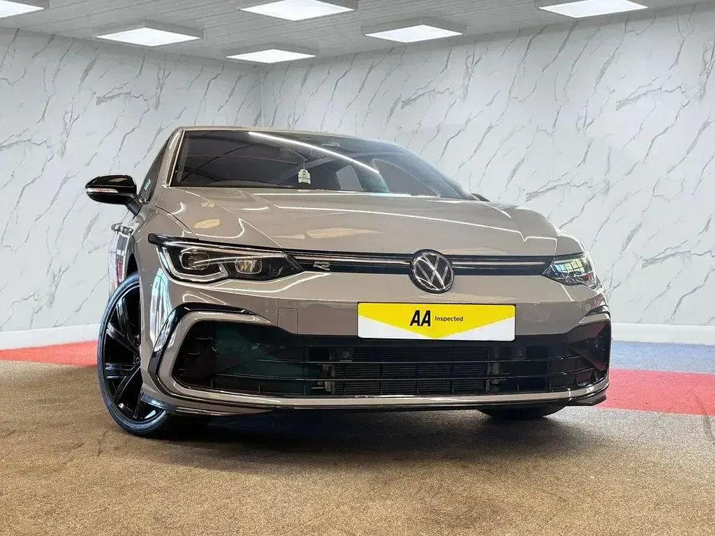 Begagnad VW Golf VIII Black Edition 245 HK (180 kW) 2024 Grå Halvkombi