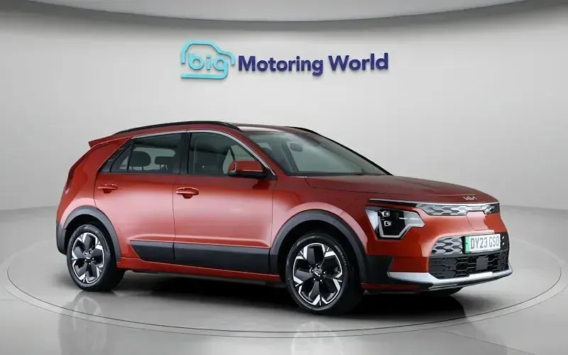 Used Kia Niro 150 kW (204 HP) 2023 Orange SUV