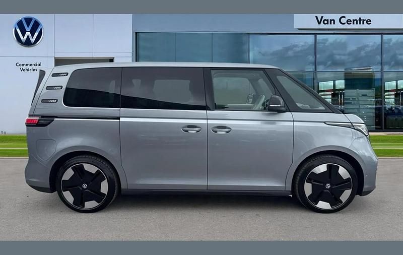 Usado VW ID. Buzz Pro 147 kW (200 HP) 2023 Prateado Monovolume